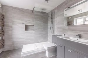 Ensuite shower room- click for photo gallery